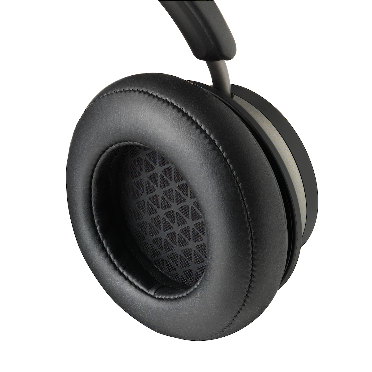 DALI-IO-4-Iron-Black-ear-pads