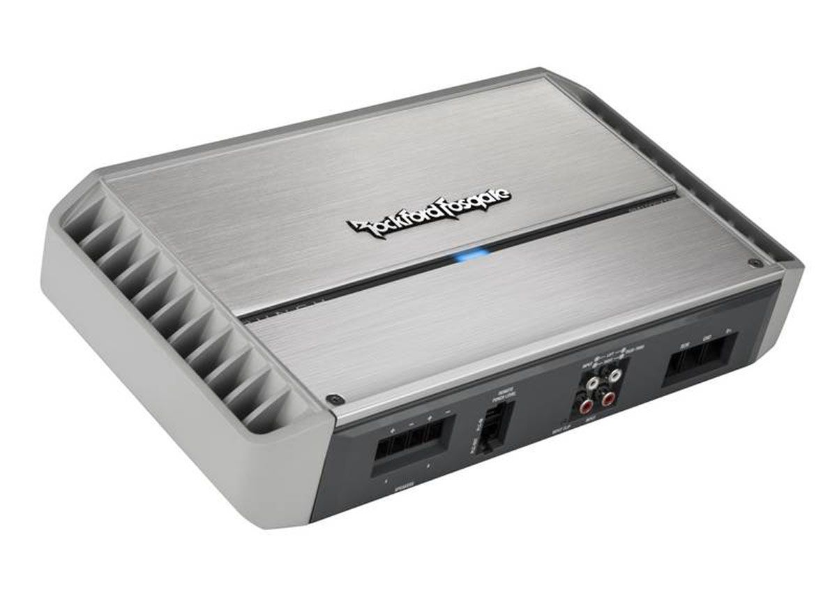 Rockford Fosgate Verstärker in Metallgehäuse Silberner Rockford Fosgate Verstärker mit Anschlüssen und Lüftungsschlitzen