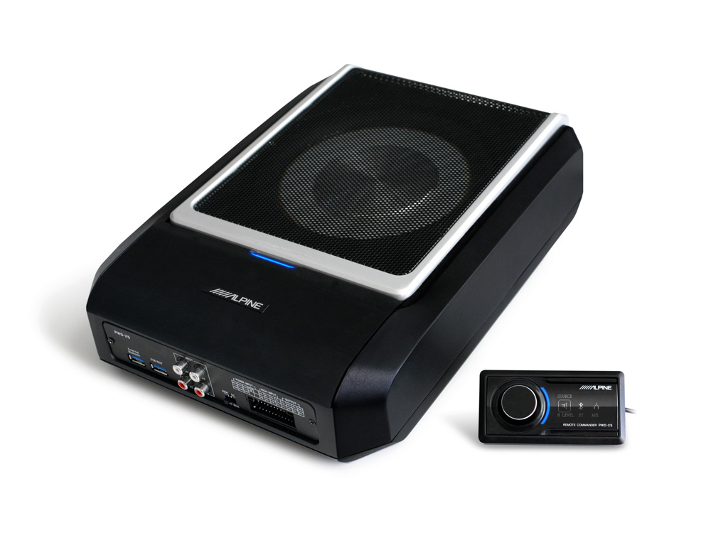 PWD-X5_Digital-Sound-Processor-with-Powered-Subwoofer_angle Alpine PWD-X5 Aktiv-Subwoofer + 4-Kanal DSP Endstufe
