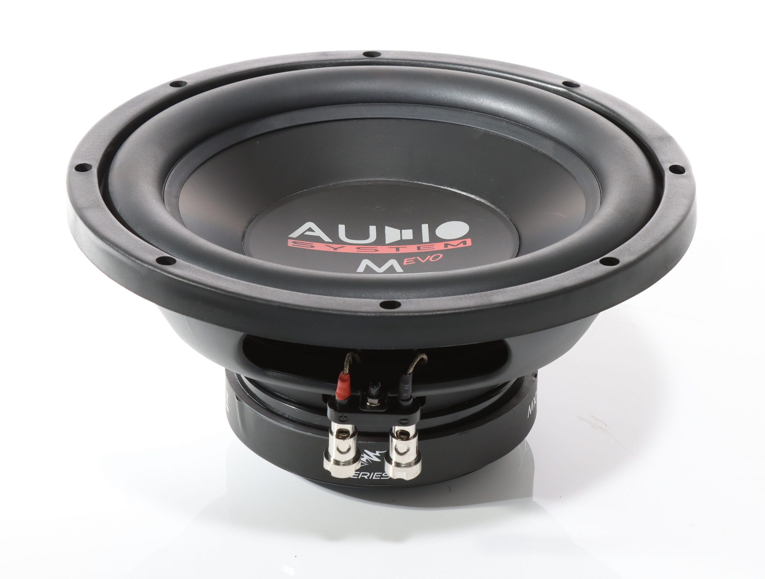Hochwertiger Lautsprecher für beste Klangqualität Nahaufnahme eines schwarzen Lautsprechers mit Beschriftung Audio System M Evo