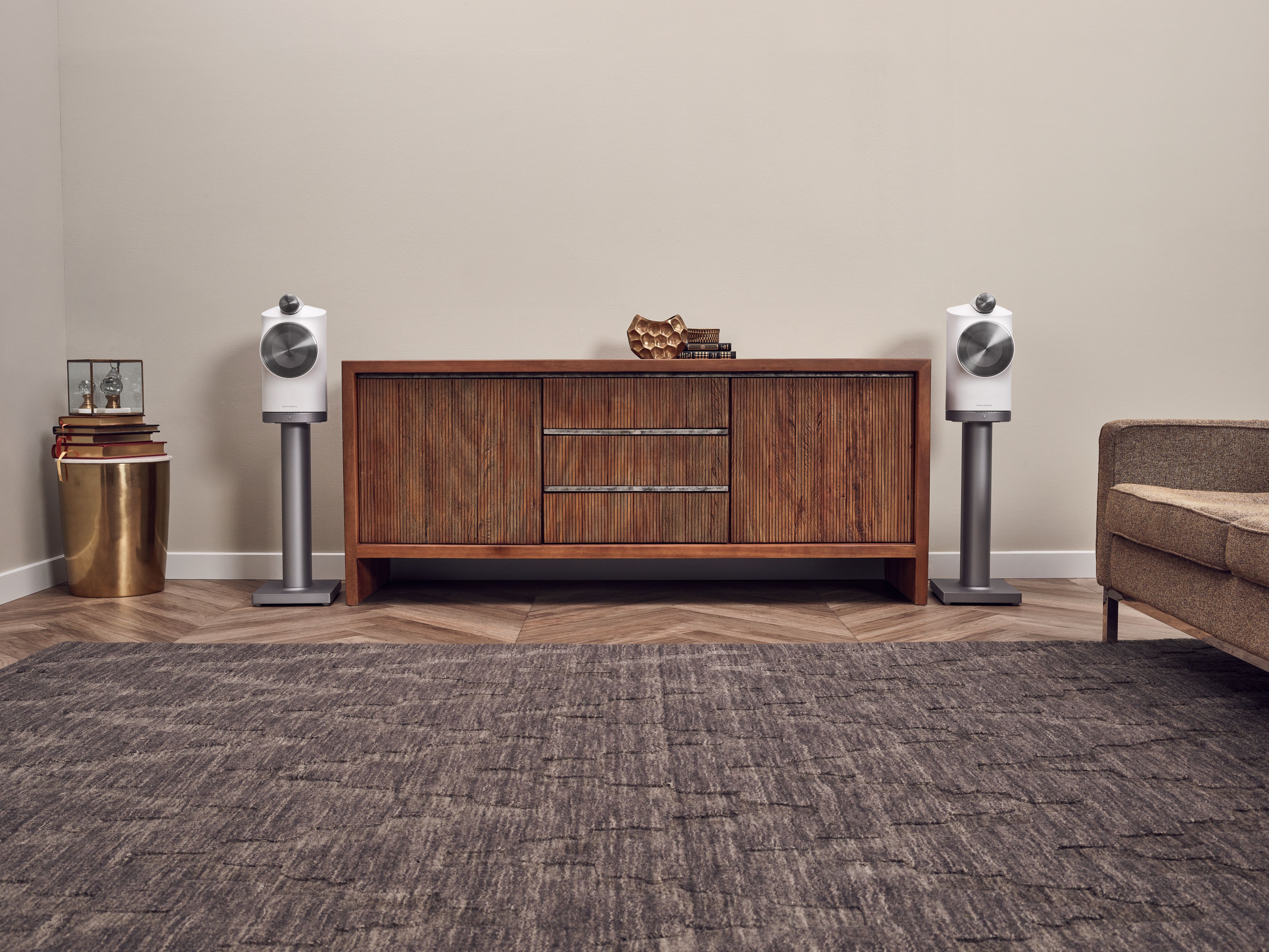 Formation-Duo-White-Living-Room-Close-up